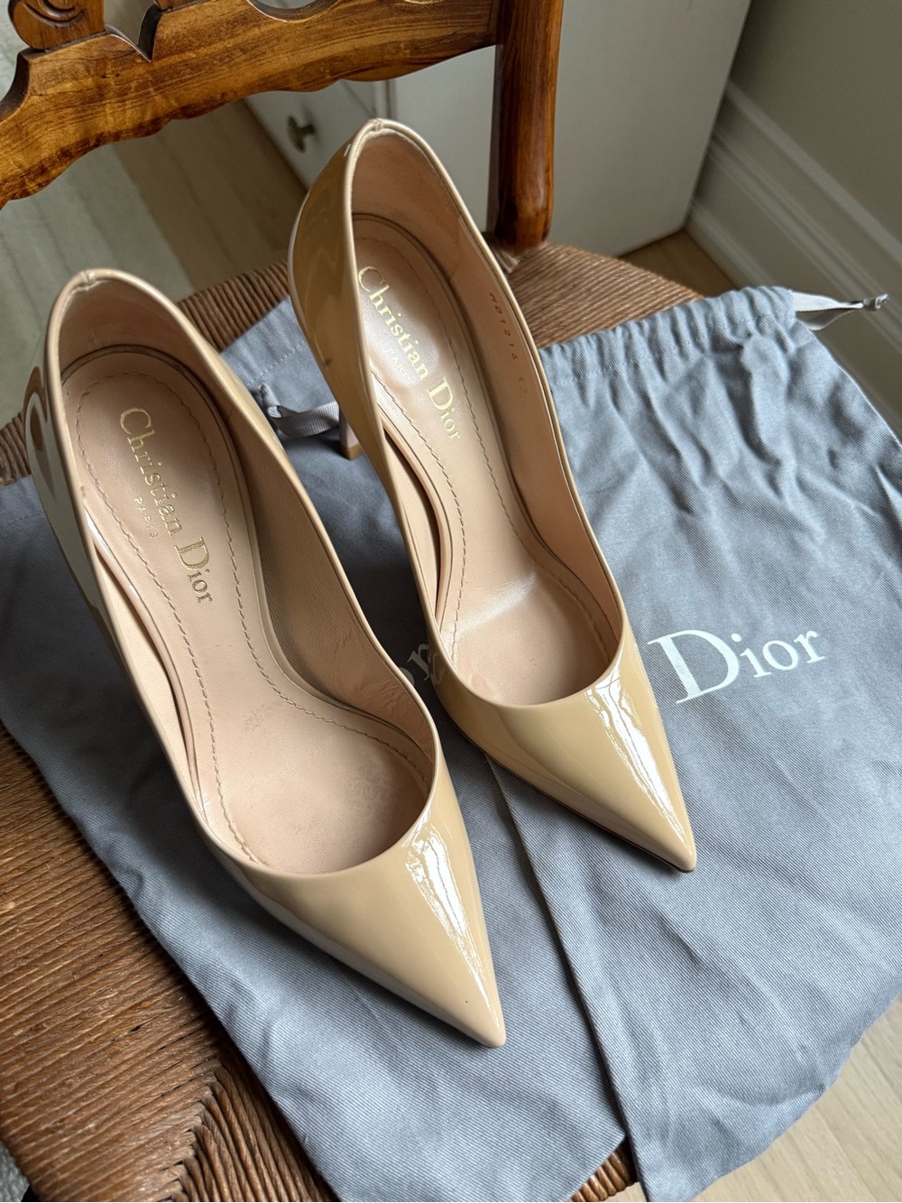Christian Dior nude patent leather heel. 37.5